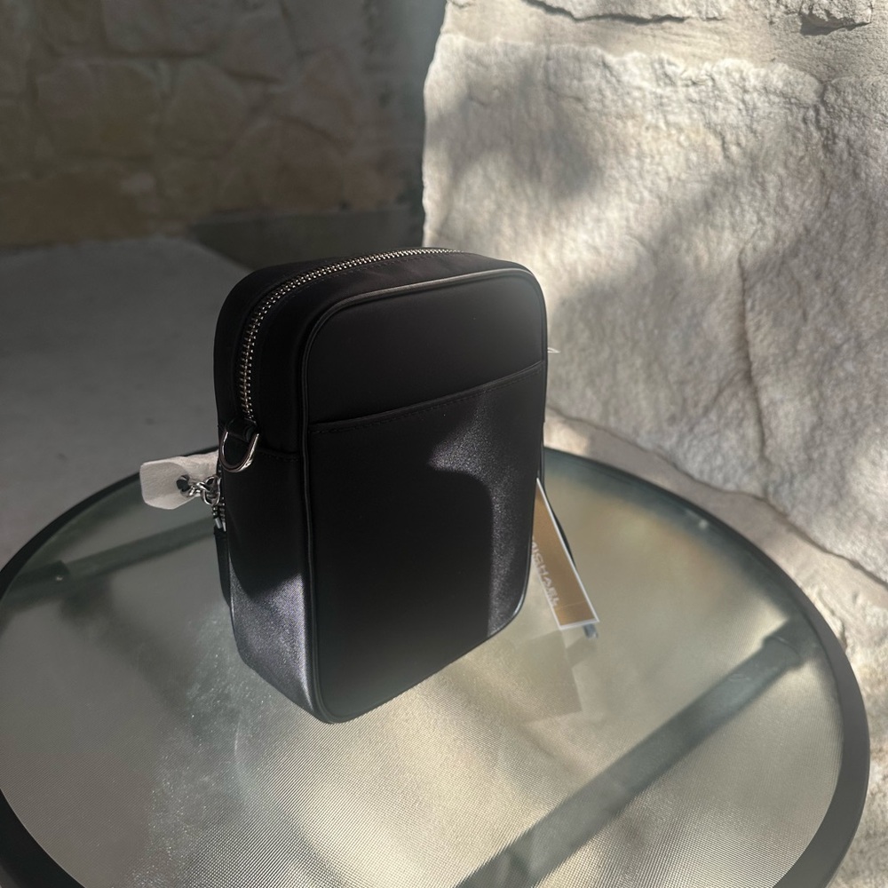 Michael Kors Black Multi Utility Bag - Picture 4 of 8